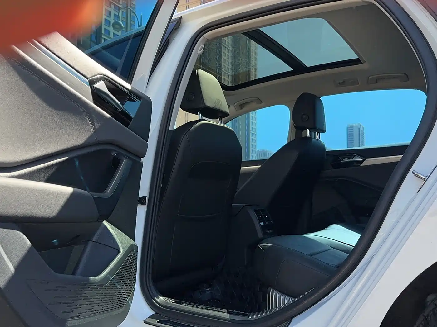 Volkswagen Sagitar 2022 280TSI DSG Surpassing Edition фото 19