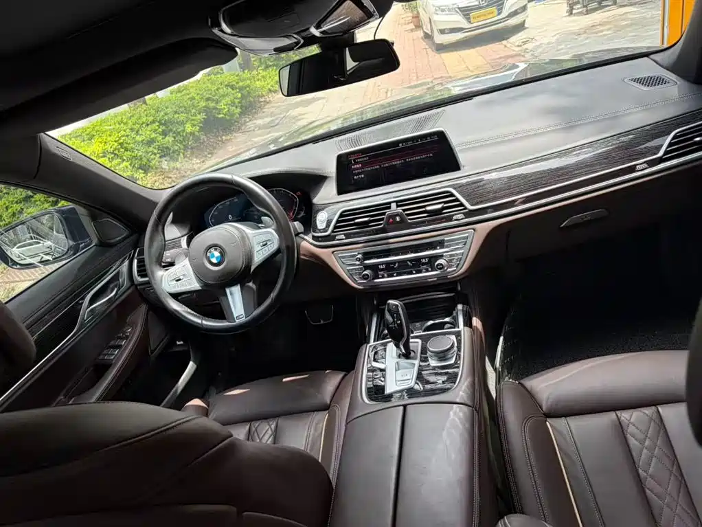 BMW 7 Series 2021 Model 730Li M Sport Package фото 3