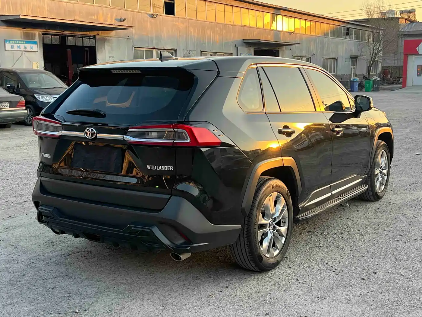 Toyota Wildlander 2022 2.0L CVT FWD Luxury Edition фото 3