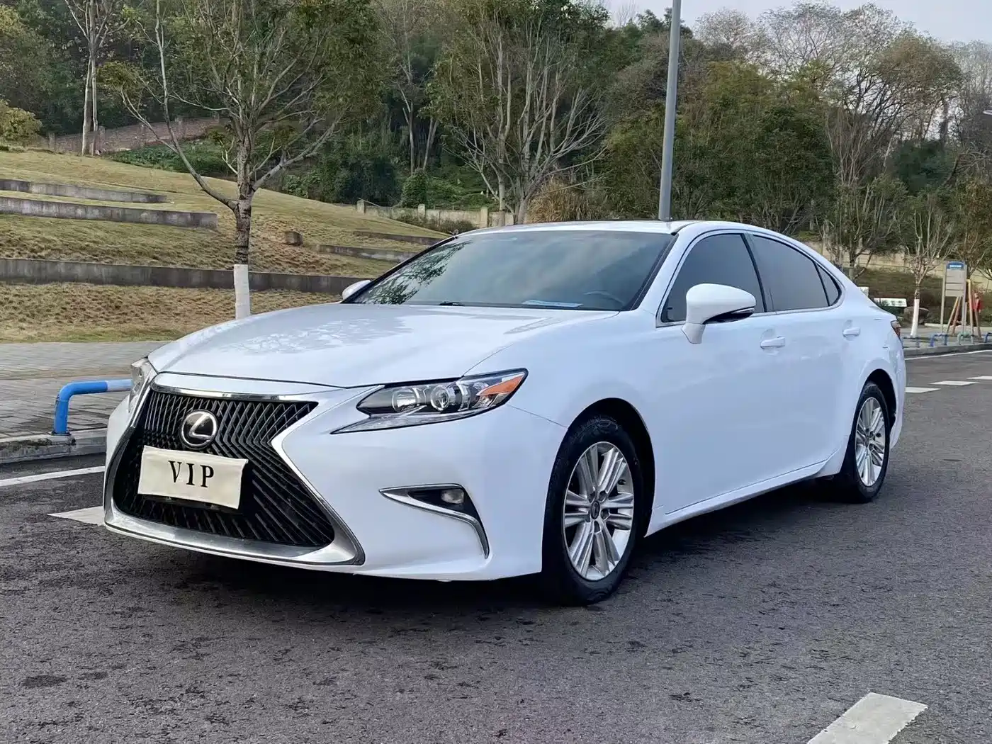 Фото 1 - Lexus ES