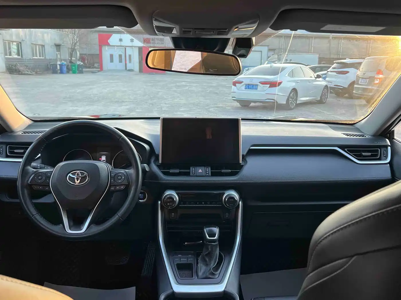 Toyota Wildlander 2022 2.0L CVT FWD Luxury Edition фото 9