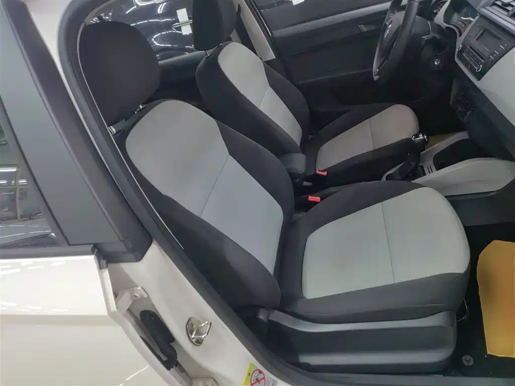 Škoda Fabia 2017 1.4L Auto Car Enjoy Edition фото 25