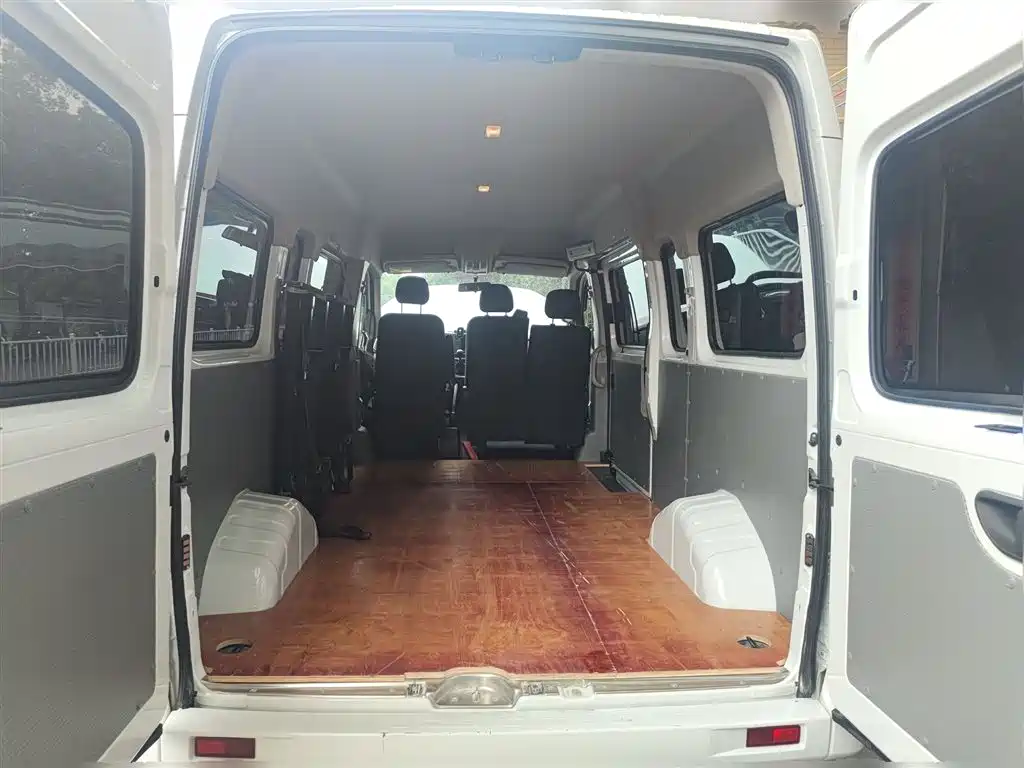 SAIC Maxus Xintu V80 2025 PRO Aoyun 2.0T AMT Short Wheelbase Medium Roof 7/8/9-Seater фото 10