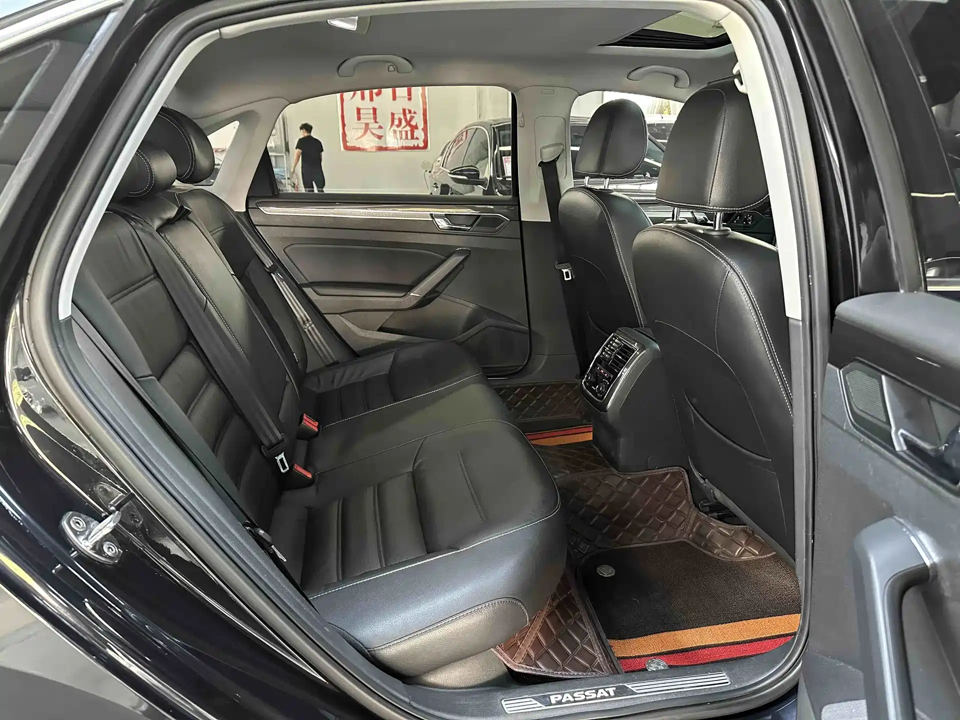 Фото 14 - Volkswagen Passat