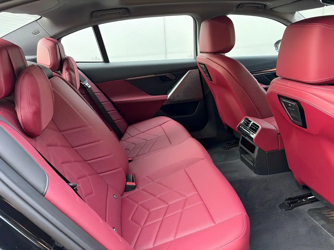 BMW 5 Series 2025 530Li Leading Luxury Package фото 8