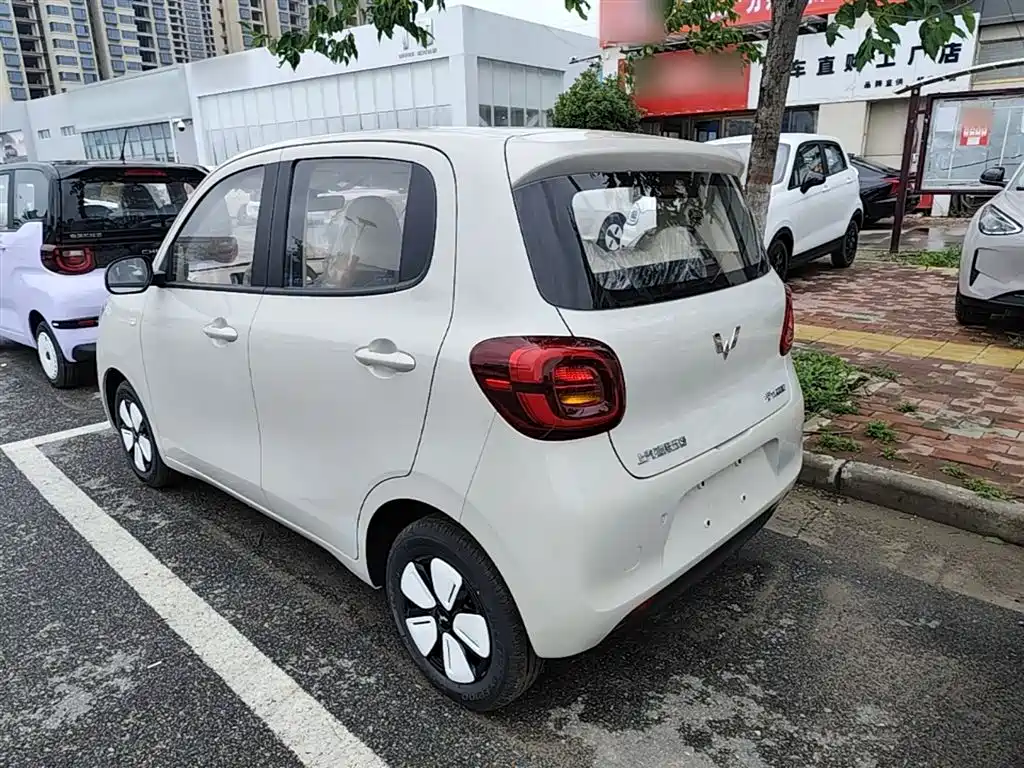 Wuling Motors Hongguang MINIEV 2026 2025 4-Door Advanced