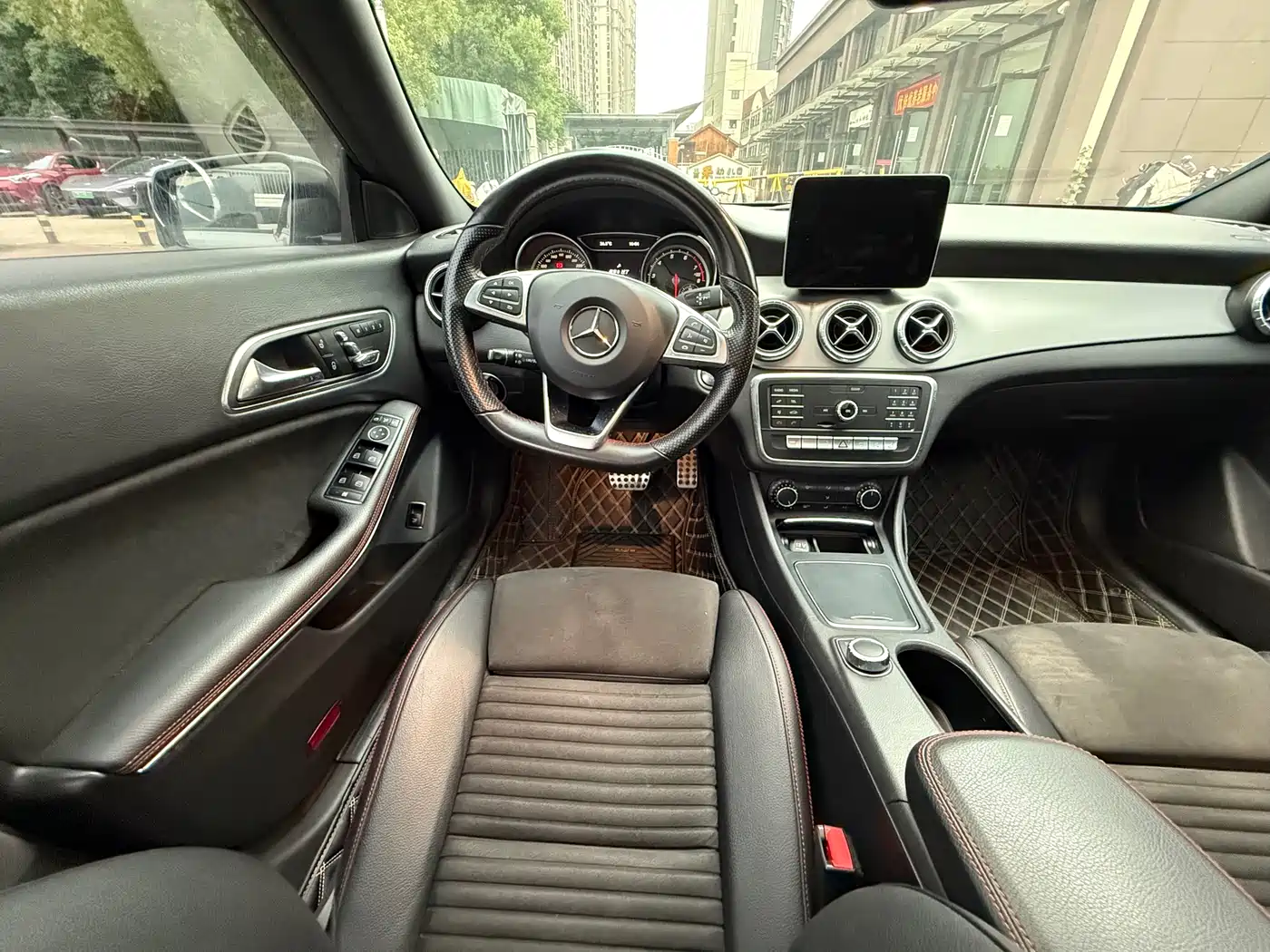 Mercedes-Benz CLA (Import) 2018 CLA 220 4MATIC фото 8