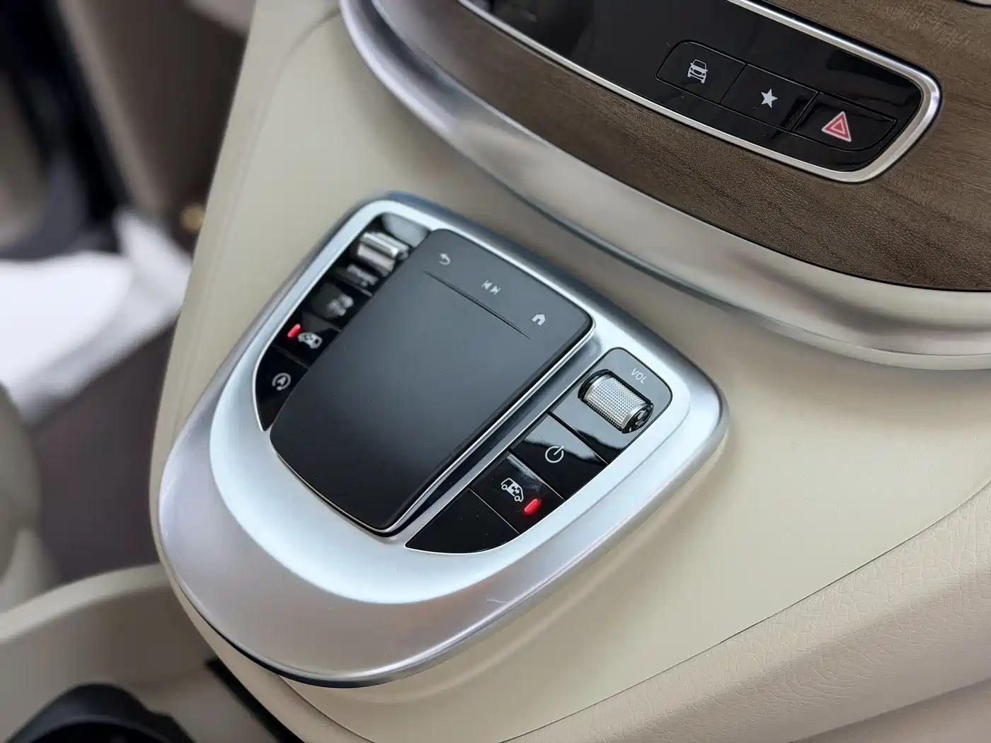 Mercedes-Benz V-Class 2021 V 260 L Long Wheelbase Premium Edition фото 18