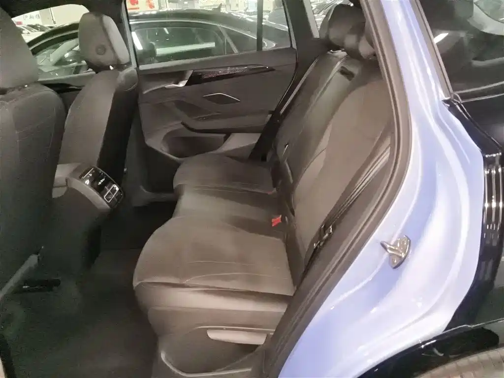 Фото 17 - Volkswagen Tiguan L