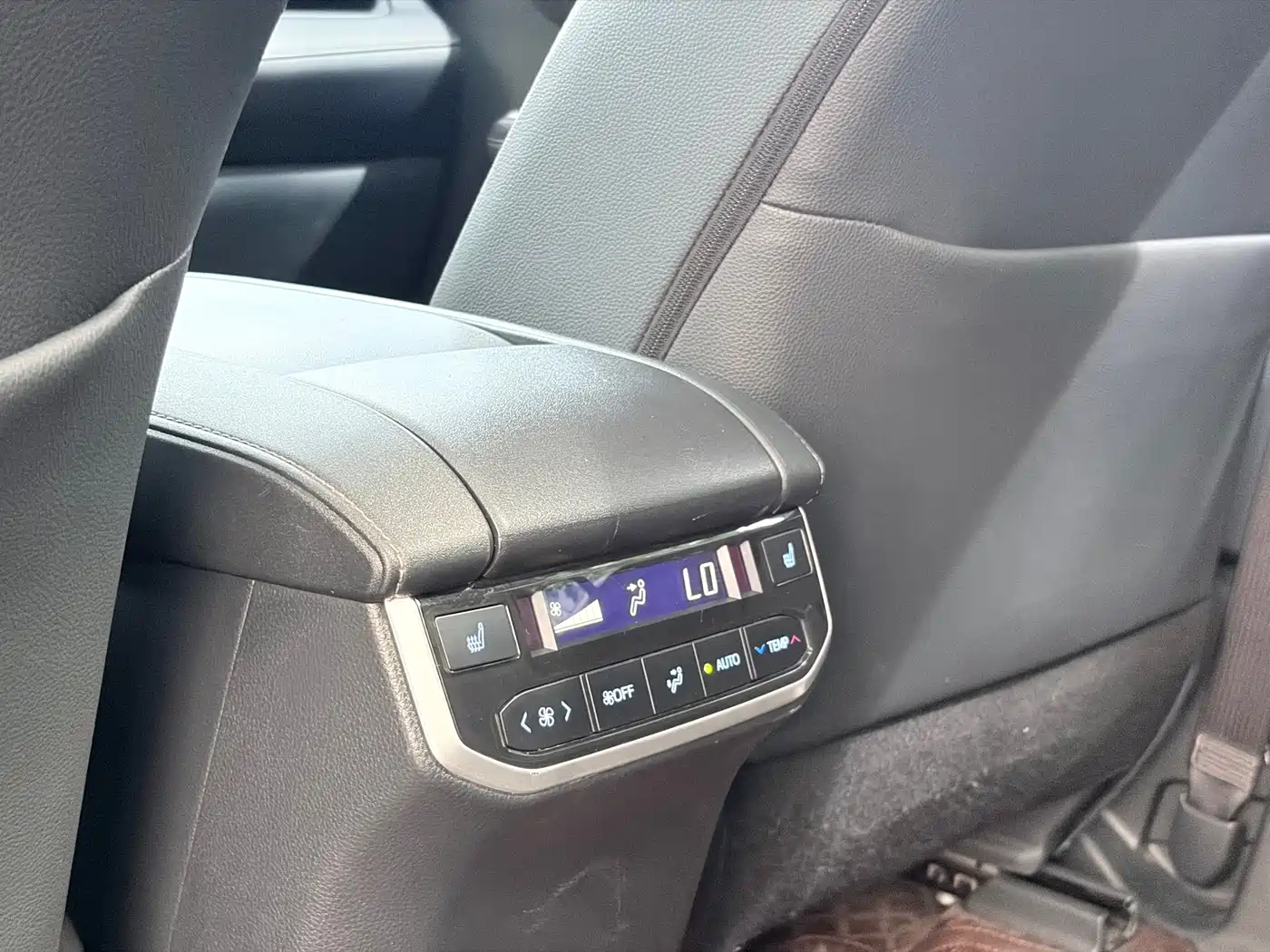 Toyota Highlander 2022 Dual Engine 2.5L 4WD Supreme Edition 7-Seater фото 16
