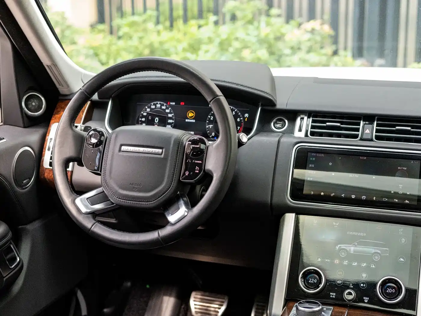 Land Rover Range Rover 2020 3.0 L6 Heritage Edition фото 9