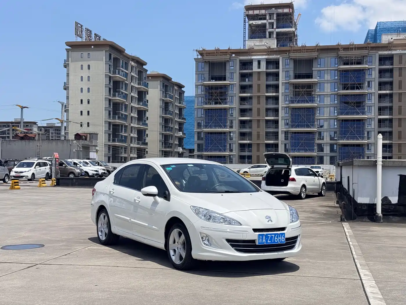 Peugeot 408 2013 2.0L Automatic Comfort Edition фото 3