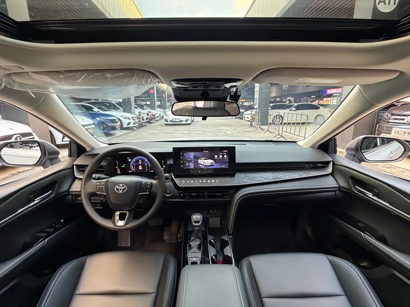 Toyota Camry 2024 Hybrid 2.0HE Elite Edition фото 11