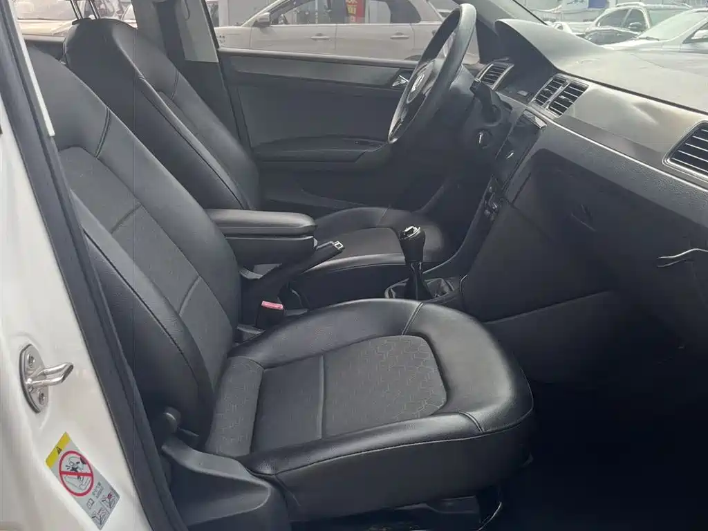 Volkswagen Santana 2015 1.6L Manual Comfort Edition фото 7