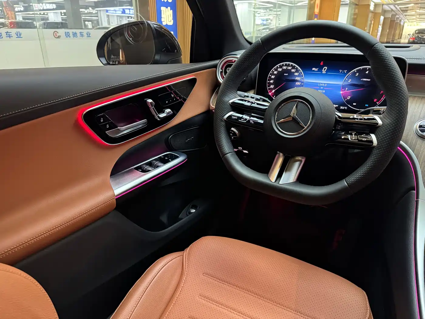 Фото 15 - Mercedes-Benz GLC