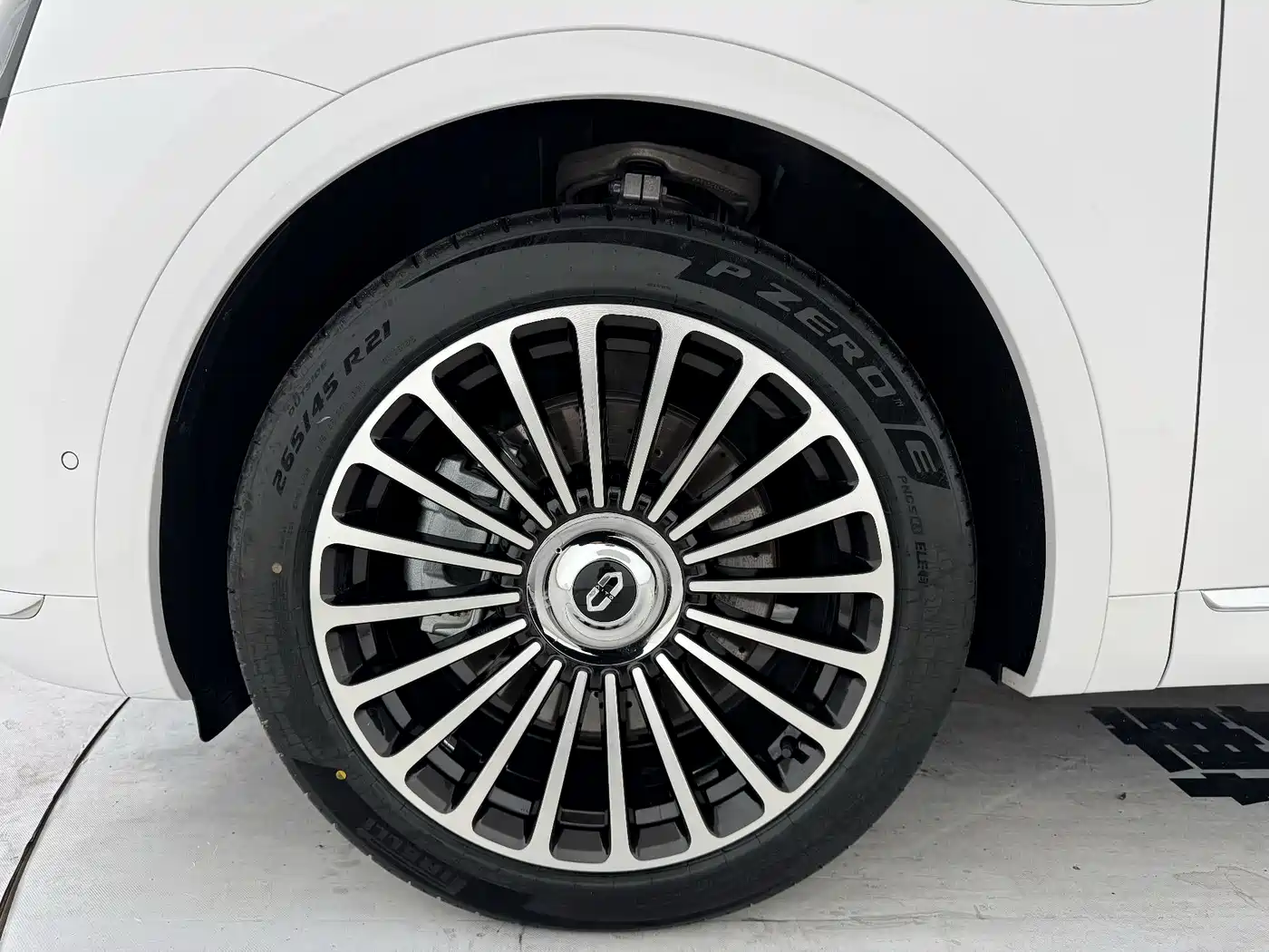 AITO Wenjie AITO M8 2025 Range Extender Max+ Edition 53.4kWh 5-seater фото 14