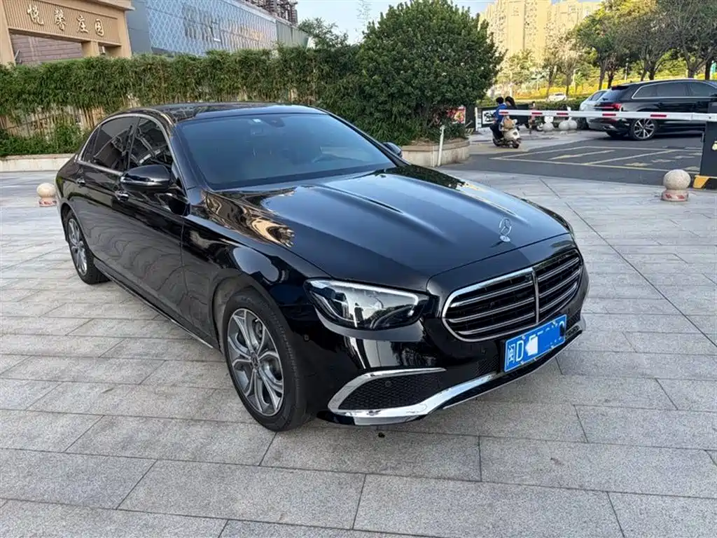 Mercedes-Benz E-Class 2022 Second Facelift E 300 L Premium фото 3