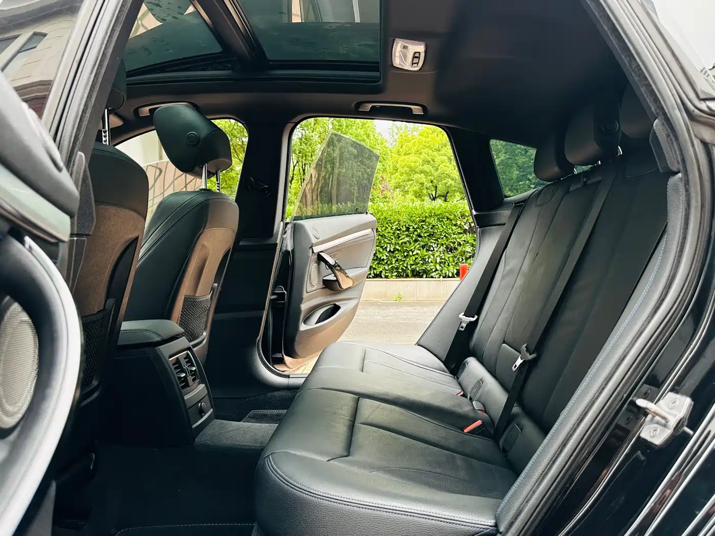 BMW 3 Series GT 2019 320i M Sport Black Night Edition фото 6