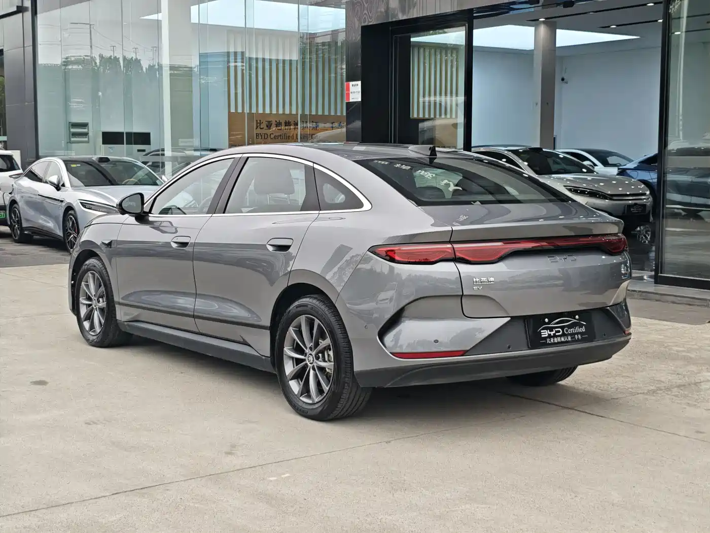 BYD Qin L 2025 EV 545KM Superior фото 9