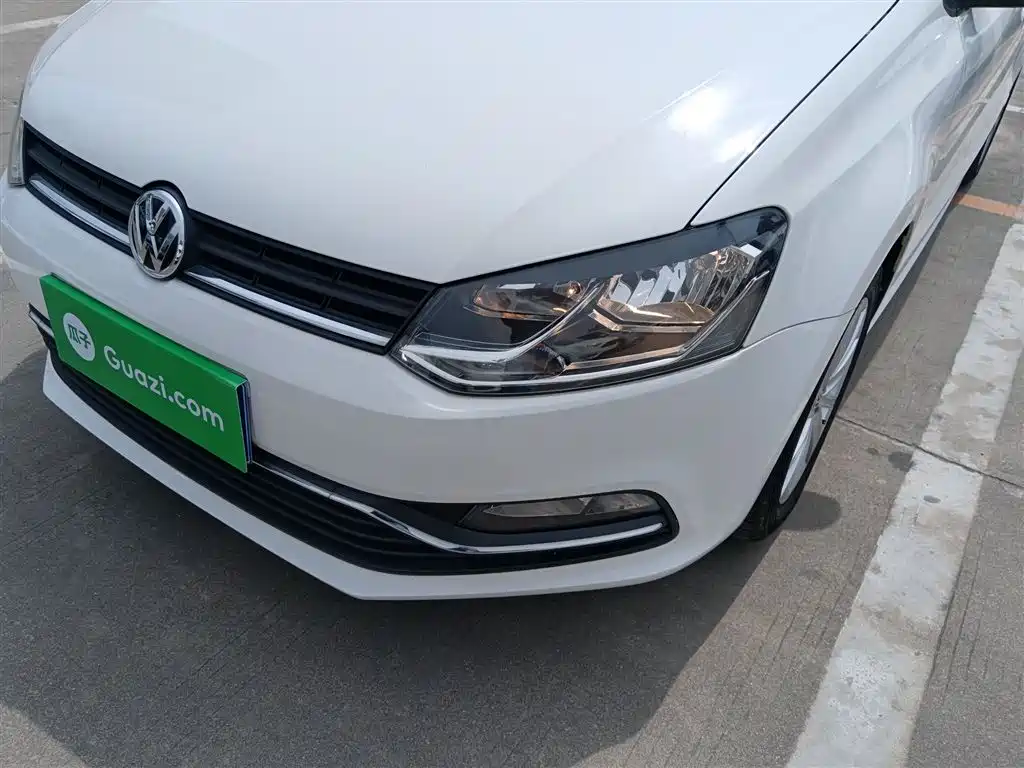 Volkswagen Polo 2014 1.4L Automatic Comfort Edition фото 18