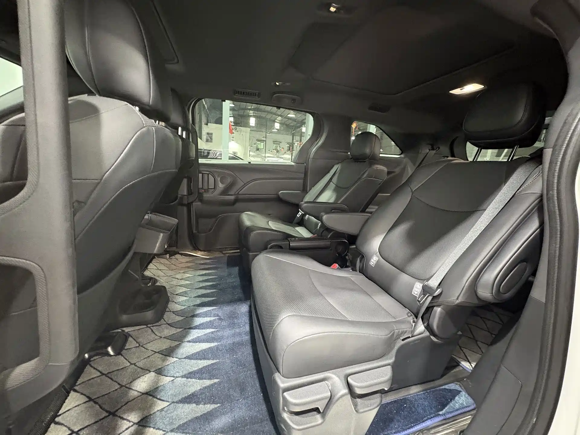 Фото 6 - Toyota Granvia