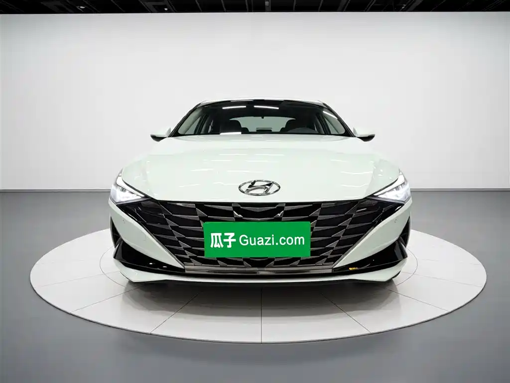 Hyundai Elantra 2022 1.5L CVT GLX Elite Edition фото 3
