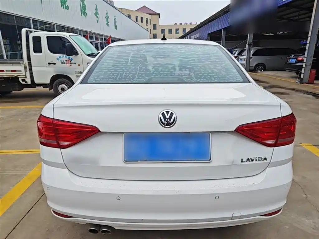 Volkswagen Lavida 2015 1.6L Automatic Trend Edition фото 6