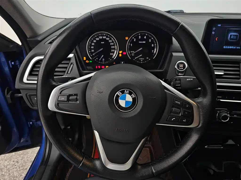 BMW 1 Series 2018 118i Sport Edition фото 9