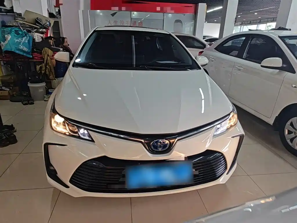 Toyota Corolla 2021 Hybrid 1.8L E-CVT Elite Edition фото 3