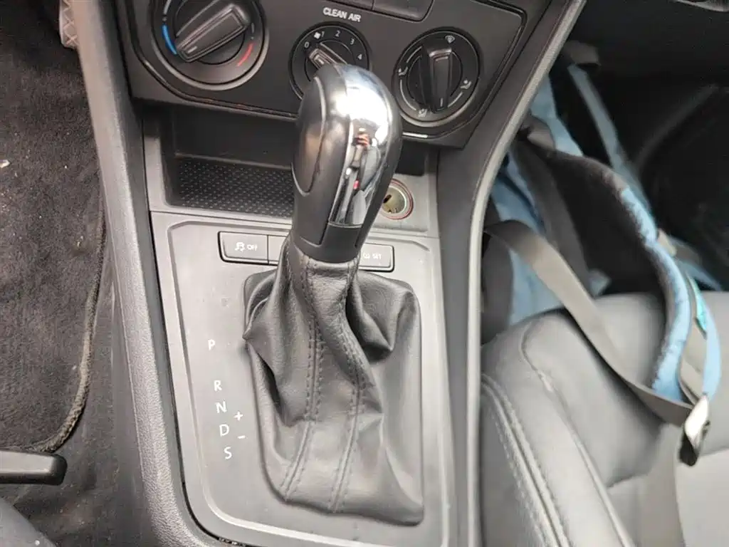 Volkswagen Lavida 2015 1.6L Automatic Trend Edition фото 14