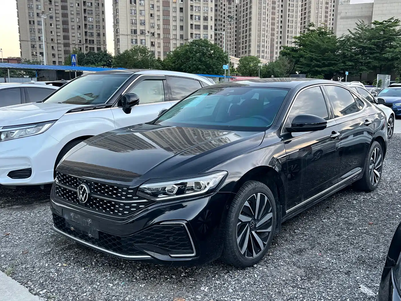 Volkswagen Passat 2022 330TSI Premium Edition фото 3