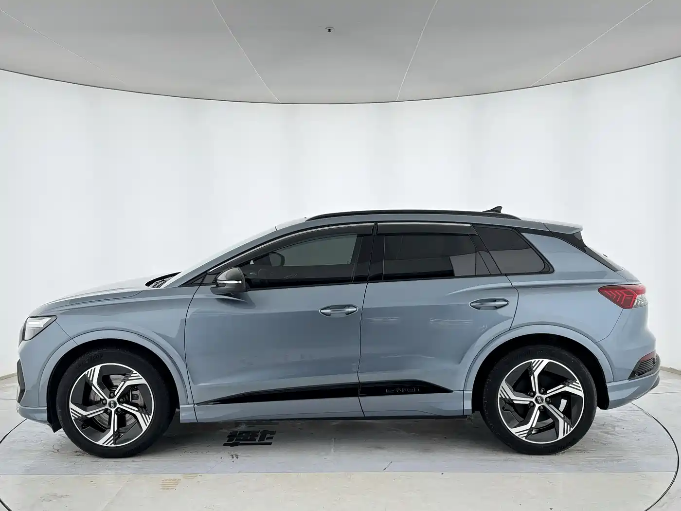 Audi Q4 e-tron 2023 40 e-tron Creation Night Edition фото 4