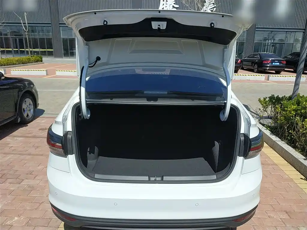 Volkswagen Lavida 2023 New Sharp 1.5L Auto Premium Edition фото 19