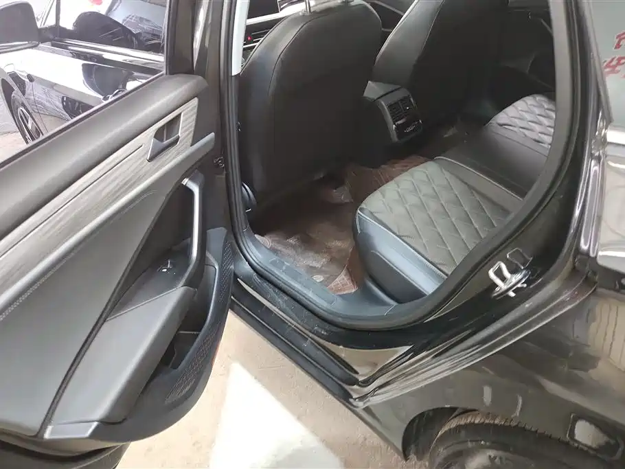 Volkswagen Sagitar 2023 300TSI DSG Surpassing Edition фото 11