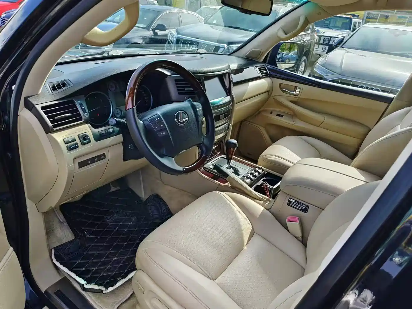 Lexus LX 2009 570 фото 4