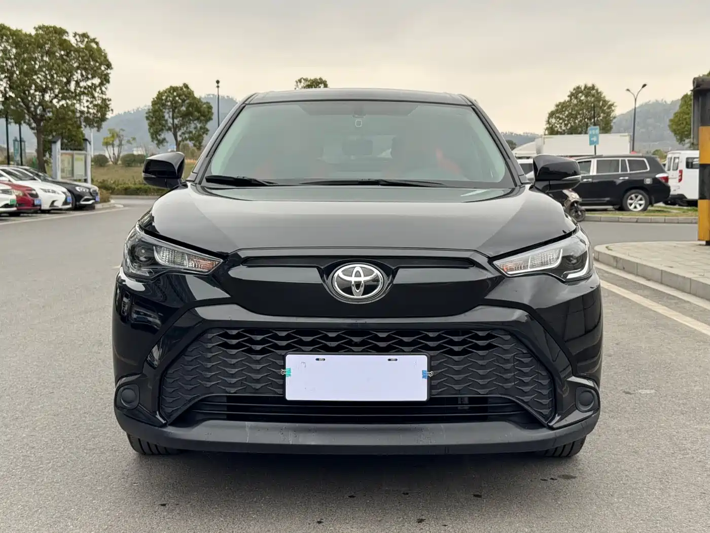 Toyota Frontlander 2024 2.0L CVT Elite Edition фото 2