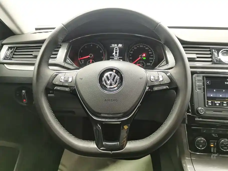 Volkswagen Passat 2017 330TSI DSG Prestige фото 15