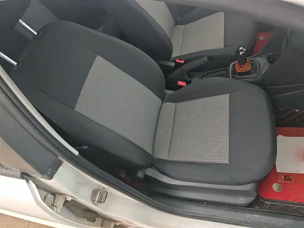 Volkswagen Polo 2014 1.4L Manual Trend Edition фото 25