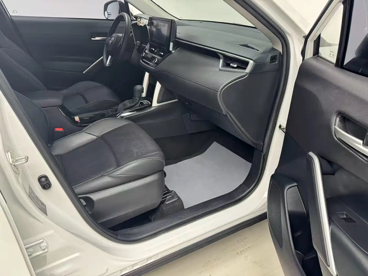 Toyota Frontlander 2022 2.0L CVT Luxury Edition фото 12