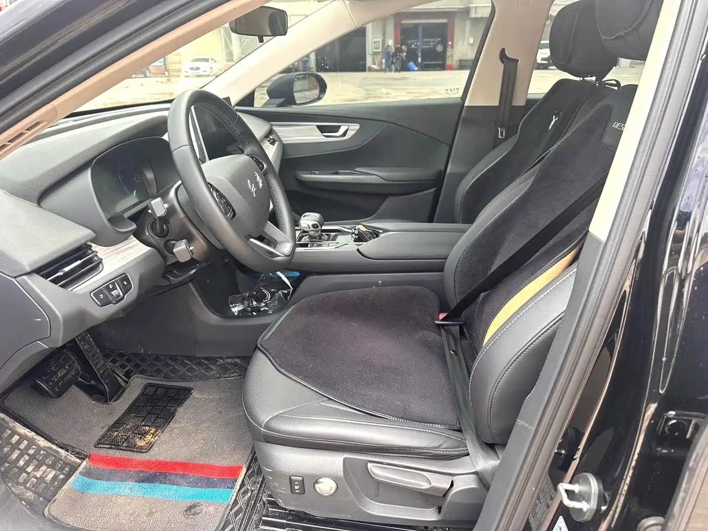 Hongqi E-QM5 2023 Basic Travel Edition фото 4