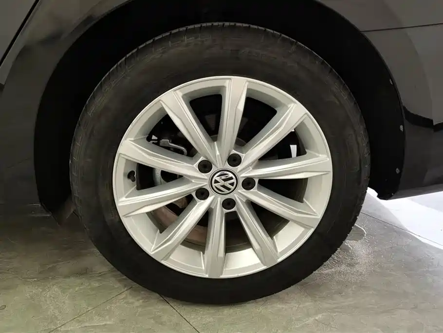 Volkswagen Passat 2017 330TSI DSG Prestige фото 6