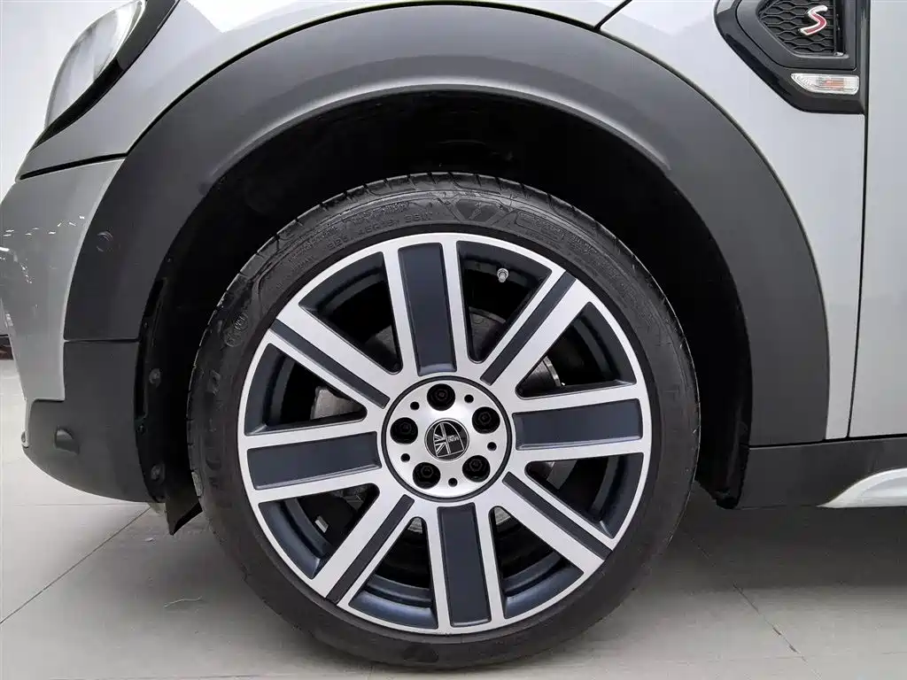 MINI COUNTRYMAN 2023 Second Facelift 2.0T COOPER S ALL4 Connoisseur фото 17