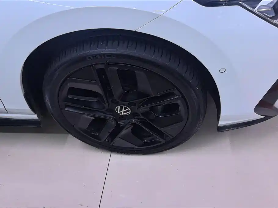 Volkswagen Golf 2025 300TSI R-Line фото 6