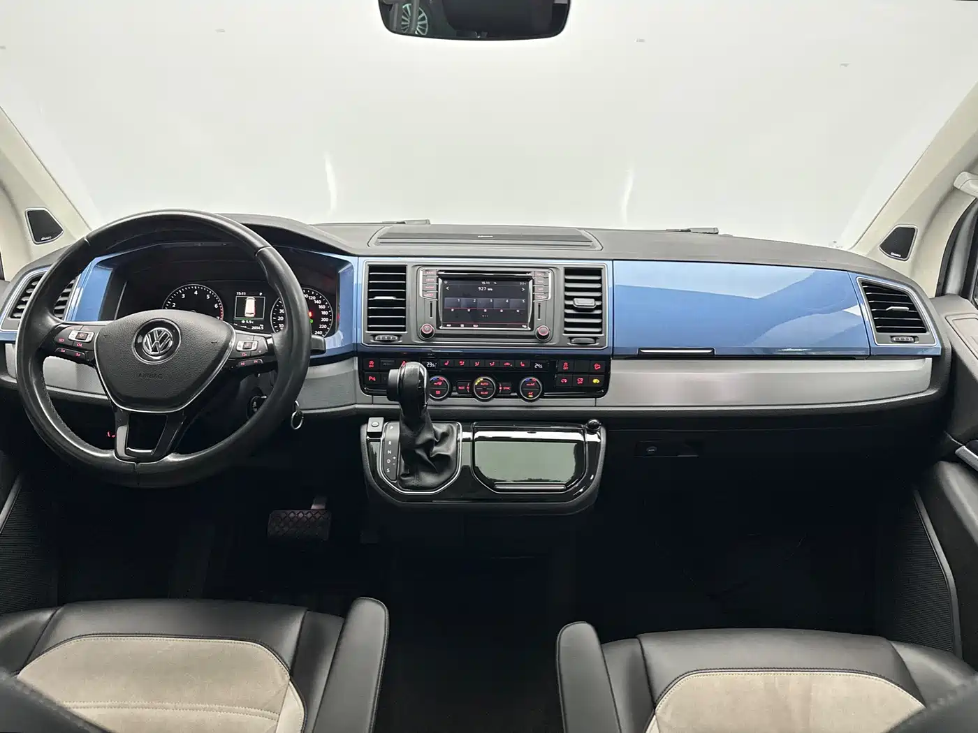 Volkswagen Multivan 2018 2.0TSI 4WD Leisure Edition 7-Seater фото 42