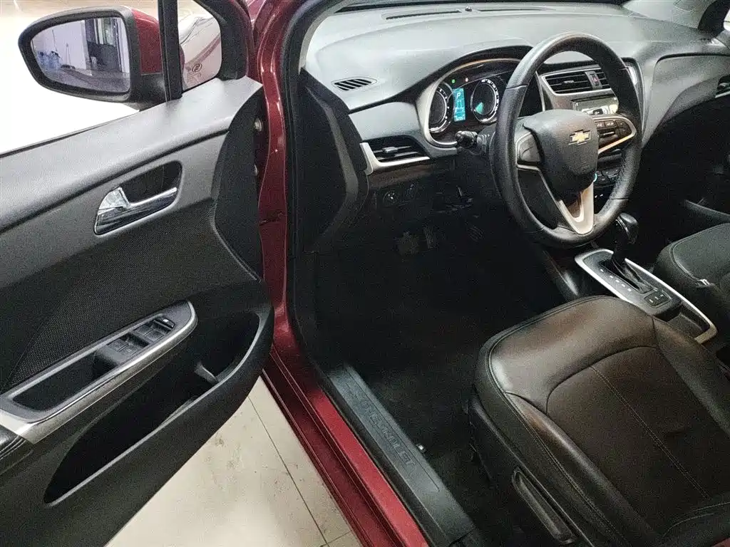 Chevrolet Lova RV 2016 1.5L Automatic Fun Edition фото 9