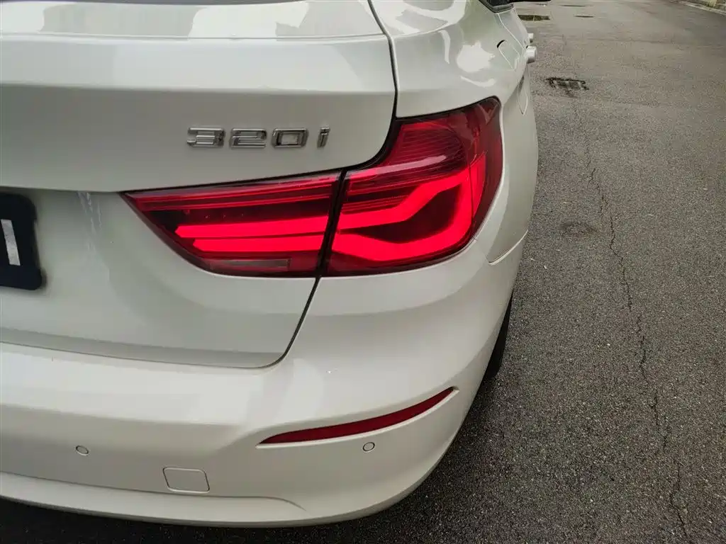 BMW 3 Series GT 2018 320i Fashion фото 24