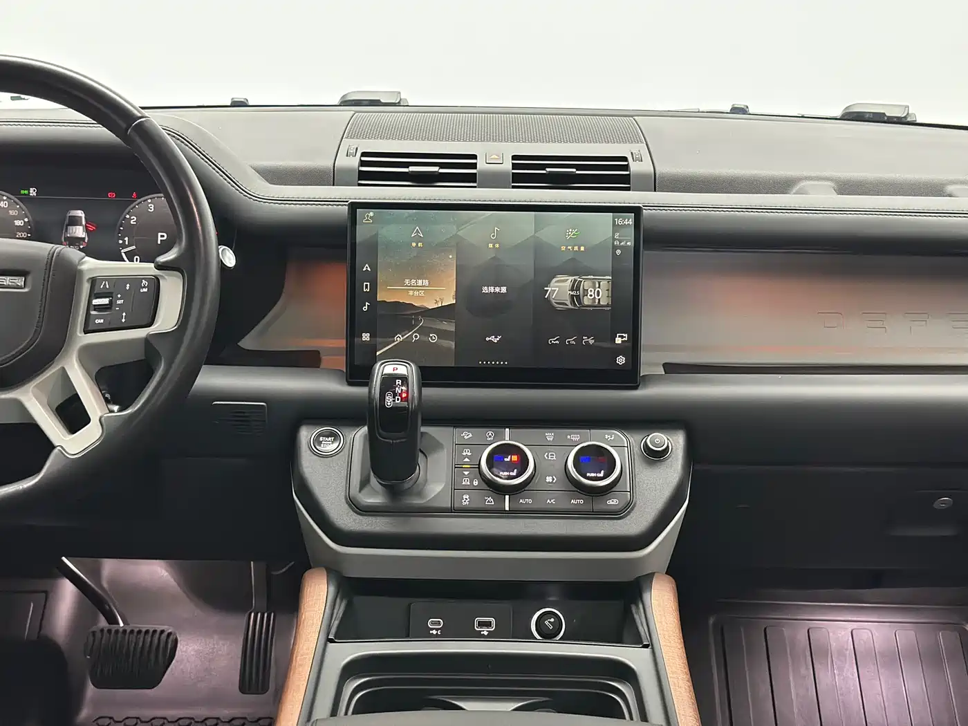 Land Rover Defender 2023 Model 110 3.0T P400 Dark Special Edition фото 40