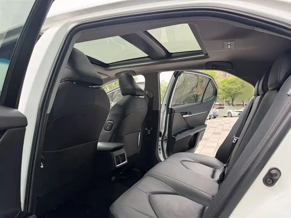 Toyota Camry 2021 2.5G Luxury Edition фото 15