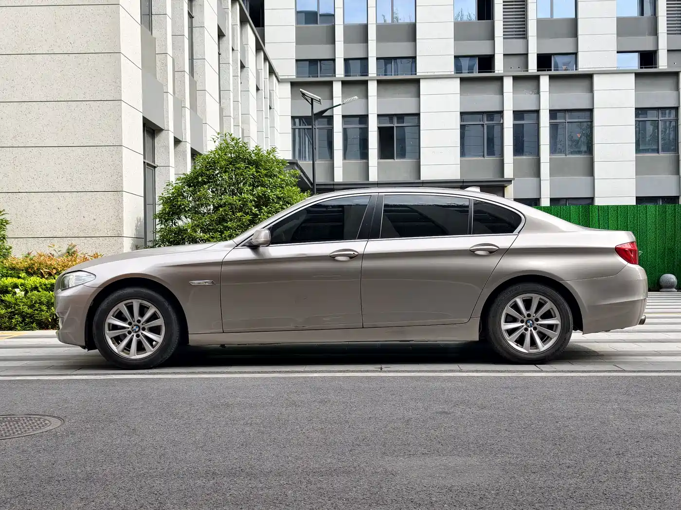 BMW 5 Series 2013 520Li Elegance фото 2