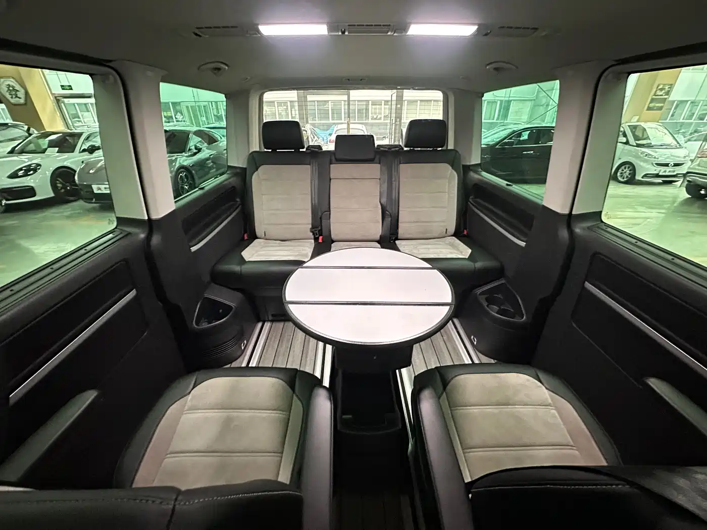 Volkswagen Multivan 2018 2.0TSI 4WD Leisure Edition 7-Seater фото 44